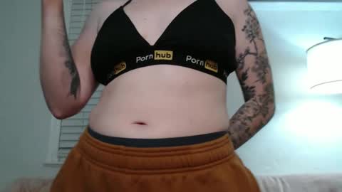 Ellie Rowyn online show from 9, 10, 2025