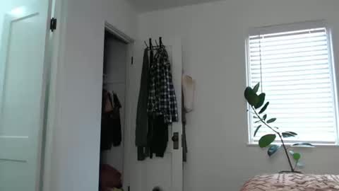 Ellie Rowyn online show from 13, 10, 2025