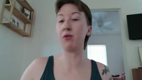 Ellie Rowyn online show from 18, 4, 2026