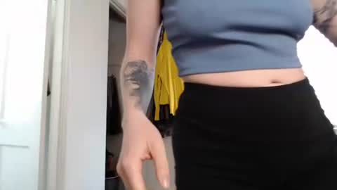 Ellie Rowyn online show from 23, 4, 2026