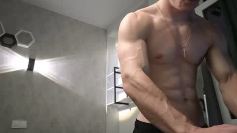 Snapshot of elliot_muscle04 chatting on 20, 6, 2026 elliot_muscle04 online show from 20, 6, 2026