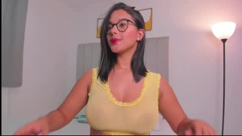 Snapshot of elly_g chatting on 4, 2, 2026 elly online show from 4, 2, 2026