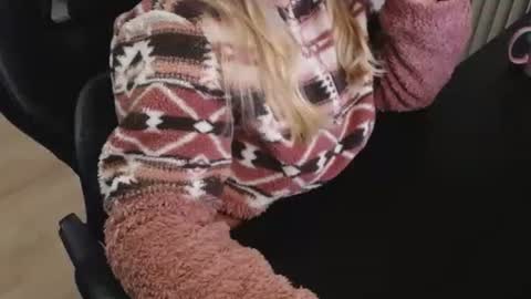 Snapshot of elly_petite chatting on 25, 10, 2025 Elly online show from 25, 10, 2025