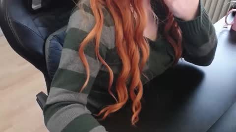 Snapshot of elly_petite chatting on 6, 11, 2025 Elly online show from 6, 11, 2025