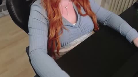 Snapshot of elly_petite chatting on 19, 11, 2025 Elly online show from 19, 11, 2025