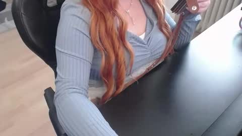 Snapshot of elly_petite chatting on 20, 11, 2025 Elly online show from 20, 11, 2025