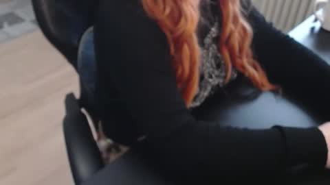 Snapshot of elly_petite chatting on 22, 11, 2025 Elly online show from 22, 11, 2025