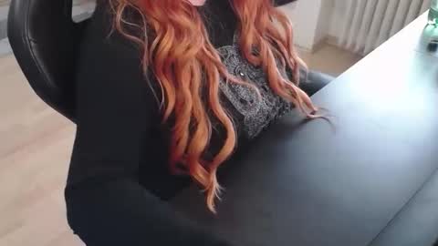 Snapshot of elly_petite chatting on 23, 11, 2025 Elly online show from 23, 11, 2025