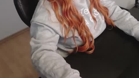 Snapshot of elly_petite chatting on 16, 12, 2025 Elly online show from 16, 12, 2025