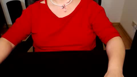 Snapshot of elly_petite chatting on 21, 5, 2026 Elly online show from 21, 5, 2026