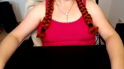 Snapshot of elly_petite chatting on 4, 7, 2026 Elly online show from 4, 7, 2026
