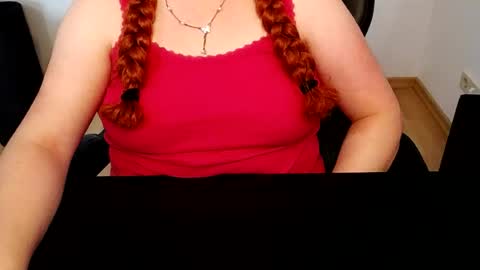 Snapshot of elly_petite chatting on 17, 7, 2026 Elly online show from 17, 7, 2026