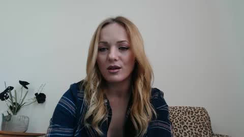 Snapshot of ellyadiamond chatting on 17, 2, 2025 EllyaDiamond online show from 17, 2, 2025