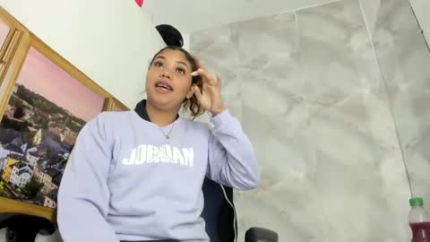 Snapshot of ellybloom chatting on 18, 5, 2026 ellybloom online show from 18, 5, 2026