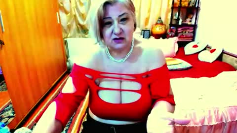 Snapshot of ellyhot53 chatting on 22, 4, 2026 ellyhot53 online show from 22, 4, 2026