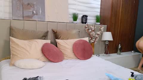 EllyRoss online show from 3, 3, 2025