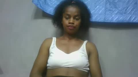 Snapshot of elodie228680 chatting on 13, 5, 2026 elodie228680 online show from 13, 5, 2026