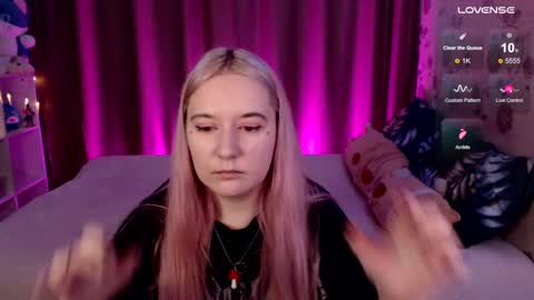 Snapshot of elovinora chatting on 16, 12, 2024 Ela give me a thumbs up if you like it  and this is important for the development of the account online show from 16, 12, 2024