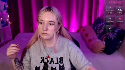 Snapshot of elovinora chatting on 31, 12, 2024 Ela give me a thumbs up if you like it  and this is important for the development of the account online show from 31, 12, 2024