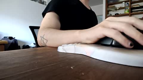 Snapshot of elriclust chatting on 27, 4, 2026 elriclust online show from 27, 4, 2026