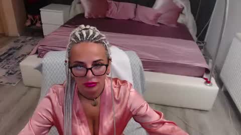 Snapshot of elviramilf chatting on 3, 8, 2026 elviramilf online show from 3, 8, 2026