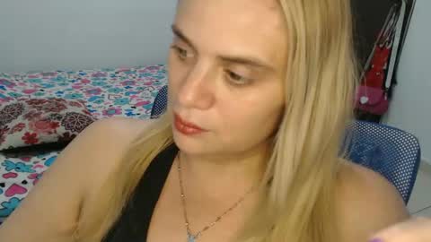 Snapshot of elza_blonde chatting on 13, 2, 2025 E L Z A online show from 13, 2, 2025