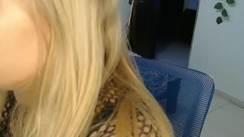 Snapshot of elza_blonde chatting on 14, 2, 2025 E L Z A online show from 14, 2, 2025