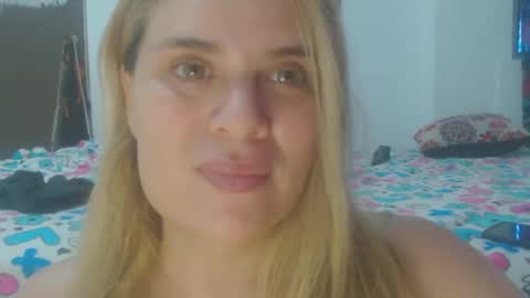 Snapshot of elza_blonde chatting on 24, 2, 2025 E L Z A online show from 24, 2, 2025