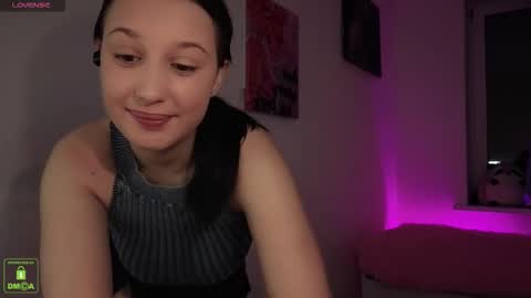 Snapshot of em1l1a chatting on 17, 10, 2025 Em1l1a online show from 17, 10, 2025