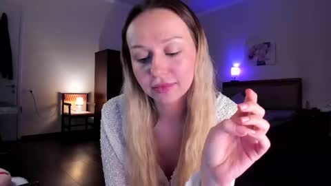 Snapshot of em_emilie chatting on 25, 3, 2026 Emilie online show from 25, 3, 2026