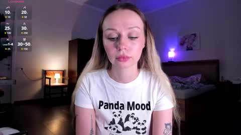 Snapshot of em_emilie chatting on 2, 4, 2026 Emilie online show from 2, 4, 2026