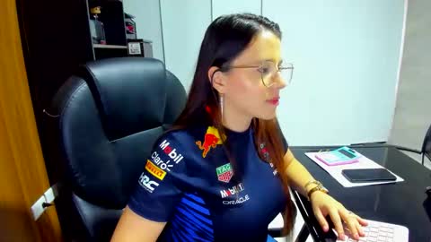 Snapshot of ema_04 chatting on 18, 12, 2025 Estefany Martinez Acua INSTAGRAM ema 04oficial online show from 18, 12, 2025