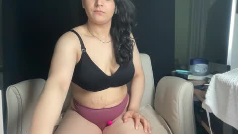 Ema Love online show from 10, 11, 2025