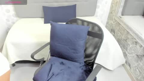 Snapshot of emahills__axelrose chatting on 13, 9, 2025 emahills__axelrose online show from 13, 9, 2025