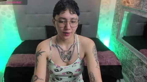 Snapshot of emahills__axelrose chatting on 27, 9, 2025 emahills__axelrose online show from 27, 9, 2025