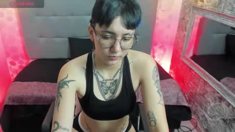 Snapshot of emahills__axelrose chatting on 28, 9, 2025 emahills__axelrose online show from 28, 9, 2025