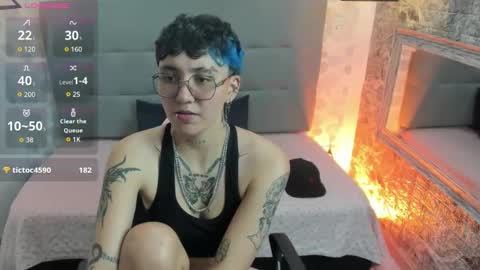 Snapshot of emahills__axelrose chatting on 13, 10, 2025 emahills__axelrose online show from 13, 10, 2025
