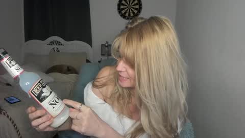 Snapshot of emberpheonixxx chatting on 12, 12, 2024 Ember Pheonixxx online show from 12, 12, 2024