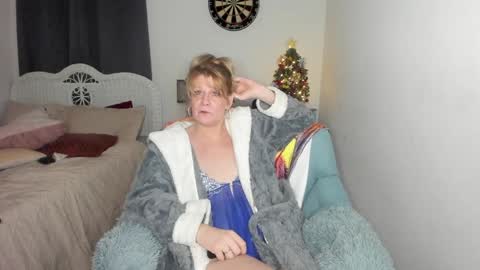 Snapshot of emberpheonixxx chatting on 23, 12, 2024 Ember Pheonixxx online show from 23, 12, 2024