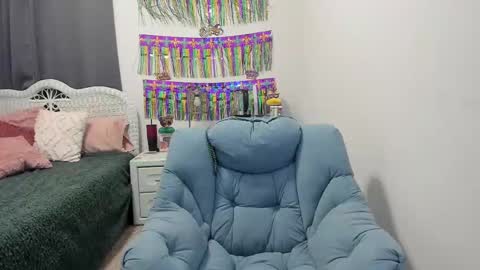 Snapshot of emberpheonixxx chatting on 5, 3, 2025 Ember Pheonixxx online show from 5, 3, 2025