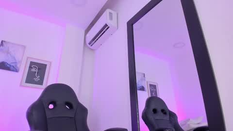 emelie_89 online show from 5, 3, 2025