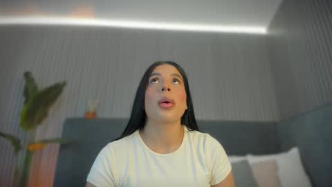 Snapshot of emelie_89 chatting on 5, 3, 2026 emelie_89 online show from 5, 3, 2026