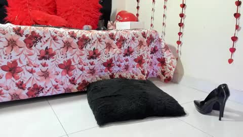 Snapshot of emely_garcia chatting on 24, 2, 2025 Emely   online show from 24, 2, 2025