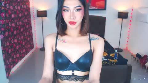 Snapshot of emerladmore chatting on 4, 7, 2026 emerladmore online show from 4, 7, 2026