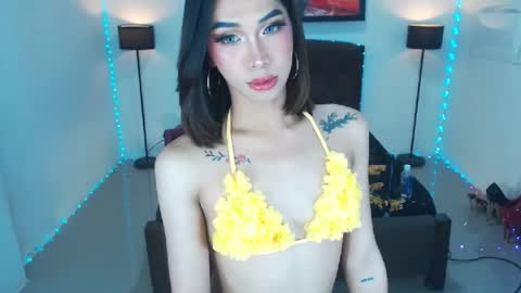 Snapshot of emerladmore chatting on 27, 7, 2026 emerladmore online show from 27, 7, 2026