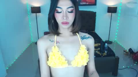 Snapshot of emerladmore chatting on 28, 7, 2026 emerladmore online show from 28, 7, 2026