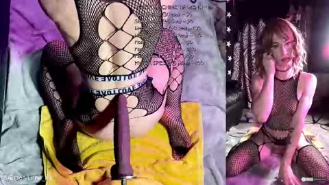 Snapshot of emerylune_xo chatting on 12, 11, 2025 Emery Lune online show from 12, 11, 2025