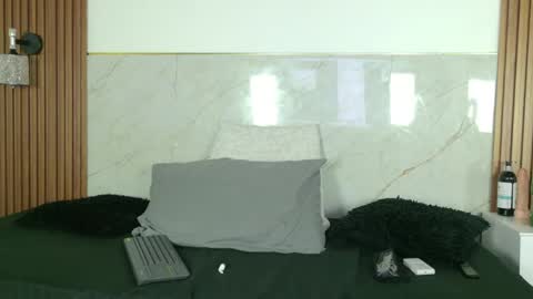 Snapshot of emi_bloom chatting on 15, 5, 2026 emi_bloom online show from 15, 5, 2026