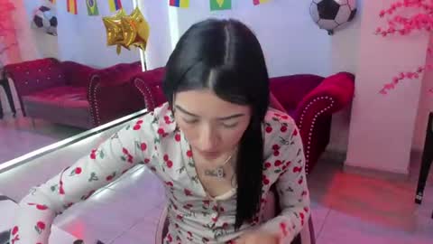 Snapshot of emiily_andrews chatting on 15, 7, 2026 Emiily online show from 15, 7, 2026