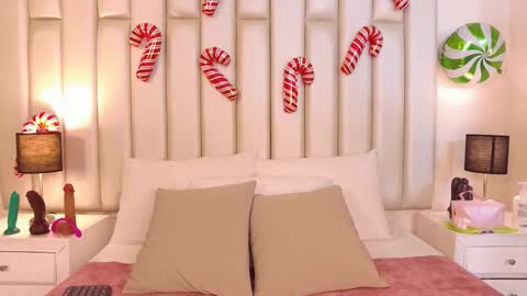 EMILY ROBERTS online show from 17, 12, 2025